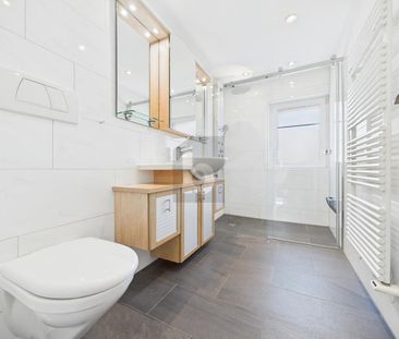 CHARMING, WITH OWN AIR CONDITIONING - Photo 1