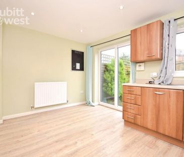 3 bedroom semi-detached house to rent - Photo 4