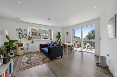 Large two bedroom apartment with private outside space. - Photo 3
