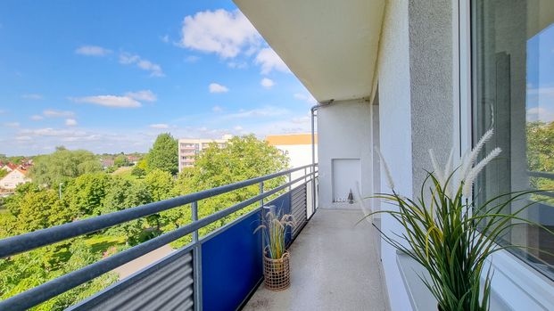 Vom Balkon den Stadtblick genießen. - Foto 1