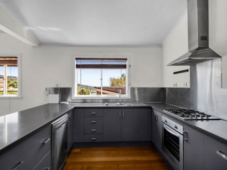 Beauty in Bailey Street - Photo 2