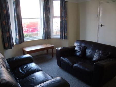 4 Bedroom House To Rent in Charminster - £1,920 pcm Tenancy Info - Photo 5