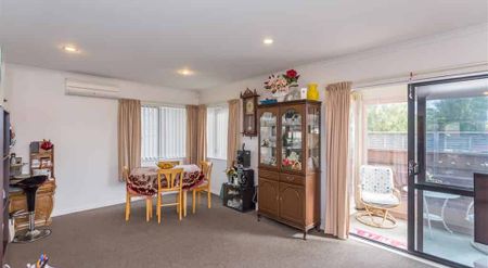 IMMACULATE THREE BEDROOM HOME - Photo 3