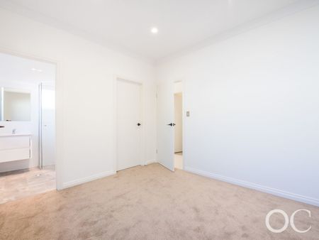 Open the Door to Contemporary Comfort - Photo 3