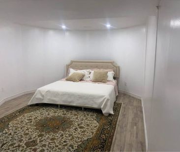 For Lease - 540 Mcgregor Farm Trail, Newmarket, Ontario - Photo 4