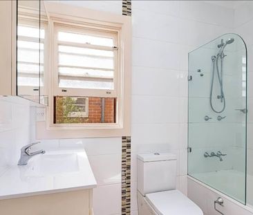 Modern two-bedroom apartment in one of Kirribilli's most sought-aft... - Photo 4