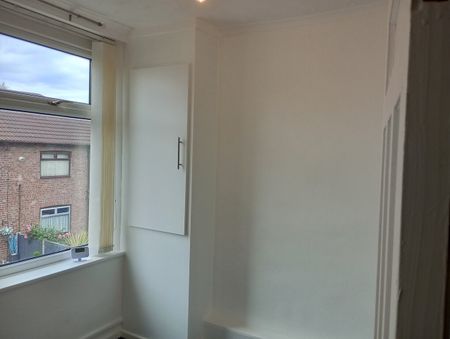 3 Bed Terraced House, Stanley Park Avenue South, L4 - Photo 5