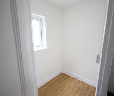 3 bedroom end of terrace house to rent - Photo 3