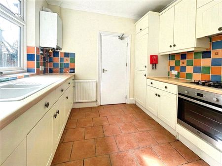 Queens Road, Egham, Surrey, TW20 9RT - Photo 3