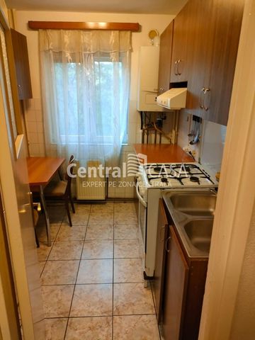 Apartament de închiriat cu 4 camere, Podu Ros - Fotografie 2