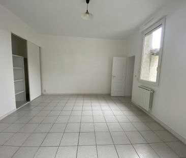 BORDEAUX CROIX-BLANCHE - STUDIO 32M2 LUMINEUX ET RENOVE - Photo 2