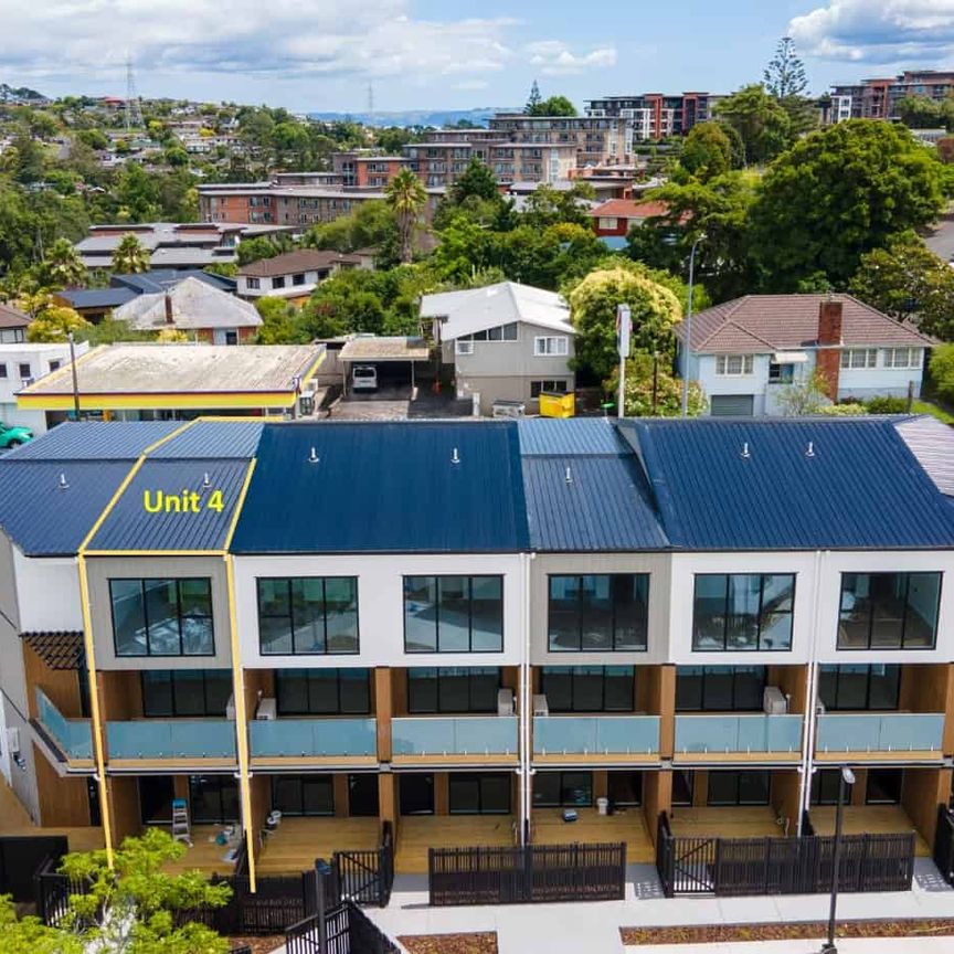 Convenient living in great location - Photo 1