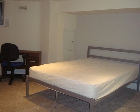 2 Bed Student flat Fallowfield Manchester - Photo 3