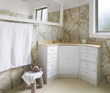 Chic Beach Cottage with character and charm - Photo 4