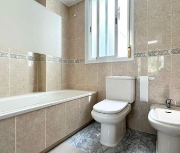 2 Bedroom Apartment For Rent in Puerto Banús, Málaga - Photo 4