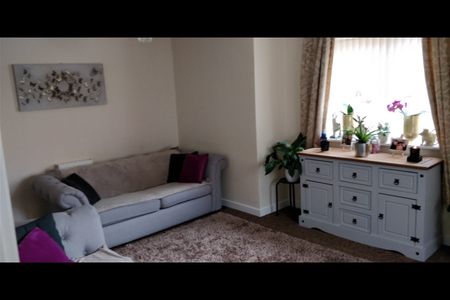 3 Bed Detached House, Herbert James Close, B66 - Photo 4