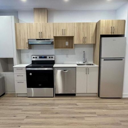 Studio Neuf , semi-meublé et internet inclus! 6180 Vanier - Photo 3