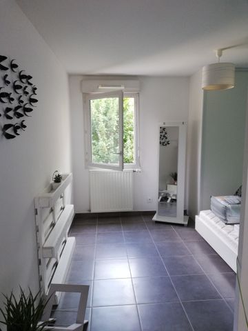 A LOUER - T1 BIS Meublé - Saint-Priest Saint-Priest (69800) Le bien en vidéo - Photo 4