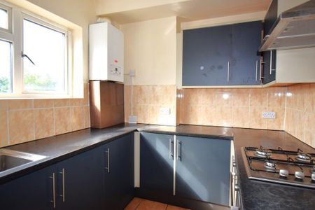 4 bedroom flat to rent - Photo 5