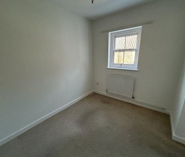 2 bedroom semi-detached house to rent - Photo 5