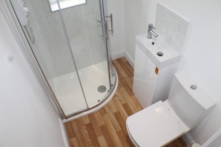 1 bedroom in a house share to rent - Photo 5