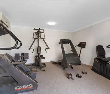 FANTASTIC LOCATION & PEACEFUL HOME! NBN, Air-Con, 3 Bed 2&1/2 Bath ... - Photo 4