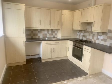 2 bed flat to rent on Ilkeston, Church Street, DE7 - Photo 3