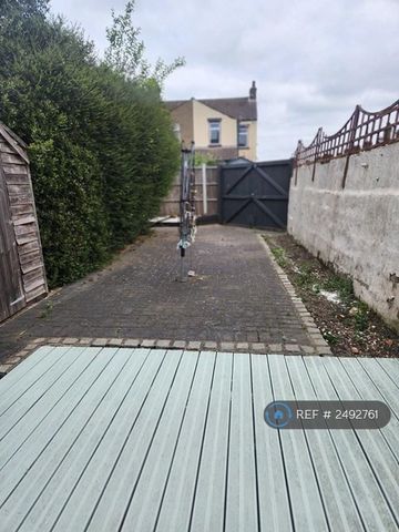 3 bedroom end of terrace house to rent - Photo 5