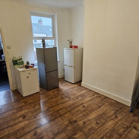 2 bed Terraced - To Let - Photo 3