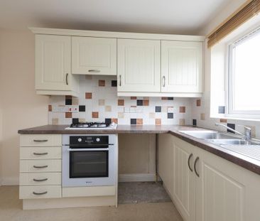 2 bedroom semi-detached house to rent - Photo 6