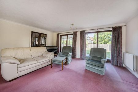 5 bedroom detached house to rent - Photo 2