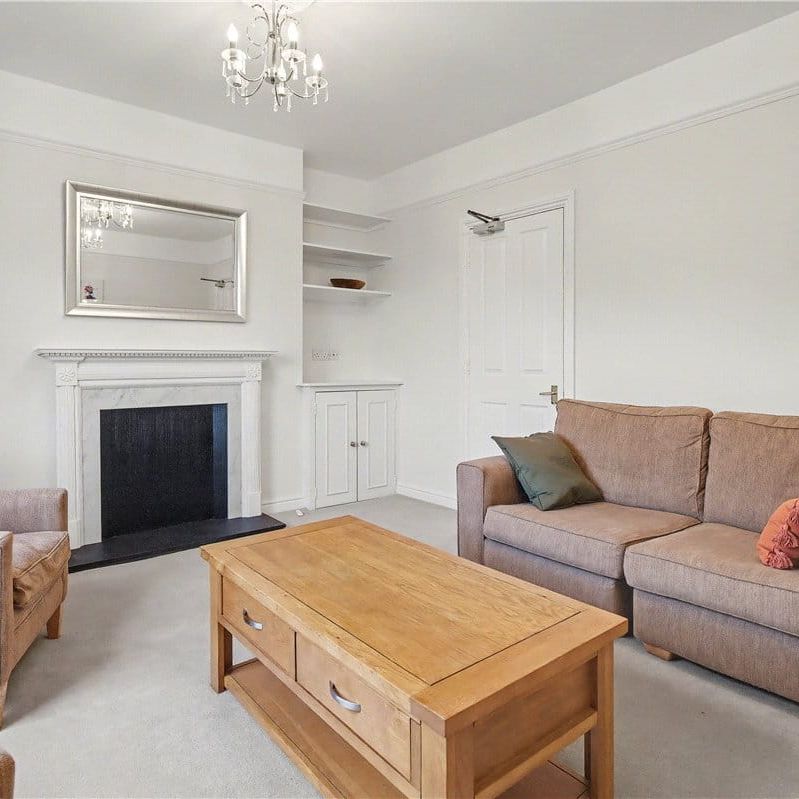 A beautifully presented and spacious furnished apartment set over two floors and located in central Jericho. - Photo 1