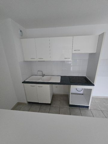 Location Appartement 3 pièces 58m² LEZIGNAN CORBIERES 11200 - Photo 5