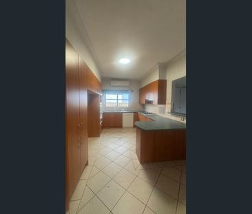 Neat & TIdy Home - Photo 2