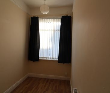 4 Bedroom Semi-Detached House - Photo 6