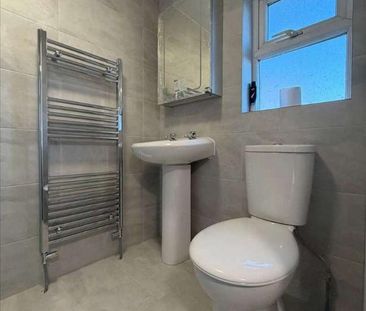 White Hart Lane, Wood Green, N22 - Photo 2