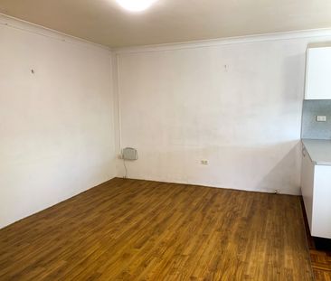 Neat unit in convenient location - Photo 1