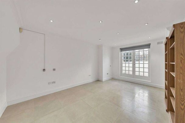 A fantastic 4 bedroom garden apartment in an impressive period conversion. - Photo 1