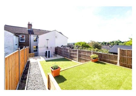 1 bedroom in a house share to rent - Photo 4