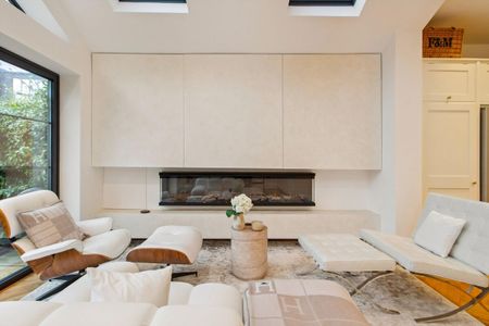 A bright, beautifully finished four-bedroom home in a prime Chiswick location. - Photo 2