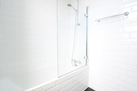 2 Bed Maisonette Unfurnished and Well Presented in Hither Green SE13 6SB - Photo 5