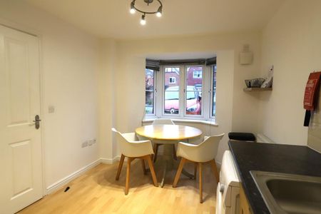 4 bedroom townhouse to rent - Photo 4