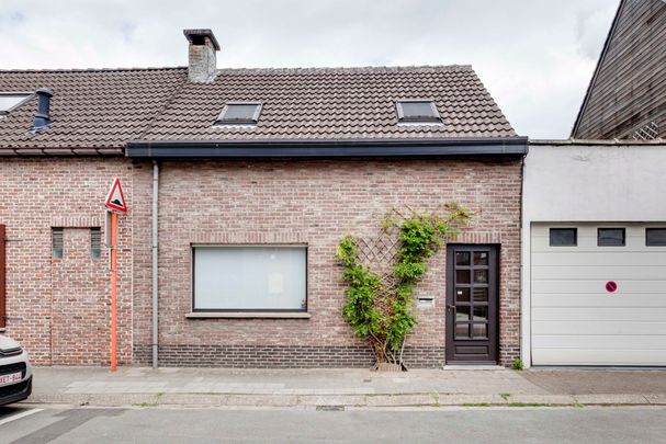 Zeer welgelegen woning met tuin en één slaapkamer - Photo 1