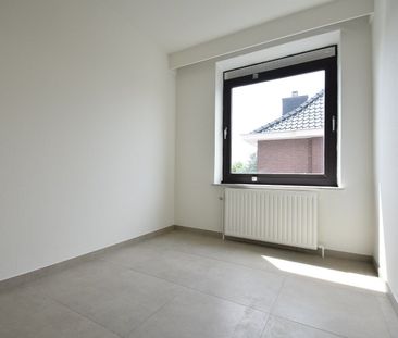 Netjes gerenoveerd appartement met drie slaapkamers + garage + standplaats vlakbij het centrum - Photo 1