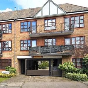 Woodside Park, London, N12 - Photo 2