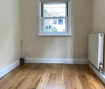 2 Bed Flat, Chesham Road, BN2 - Photo 3