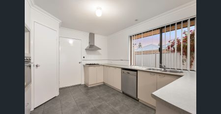 Spacious 4-Bedroom, 2-Bathroom Family Home in Secret Harbour - Photo 5