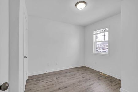 For Lease - 9 Isabella Drive, Orillia, Ontario - Photo 2