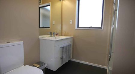 A Beautiful Home in Riccarton - Modern and a Must see - Photo 5