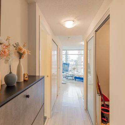 Pet Friendly - 1 Bed 1 den 1 bath Downtown Stanley Park - Photo 4